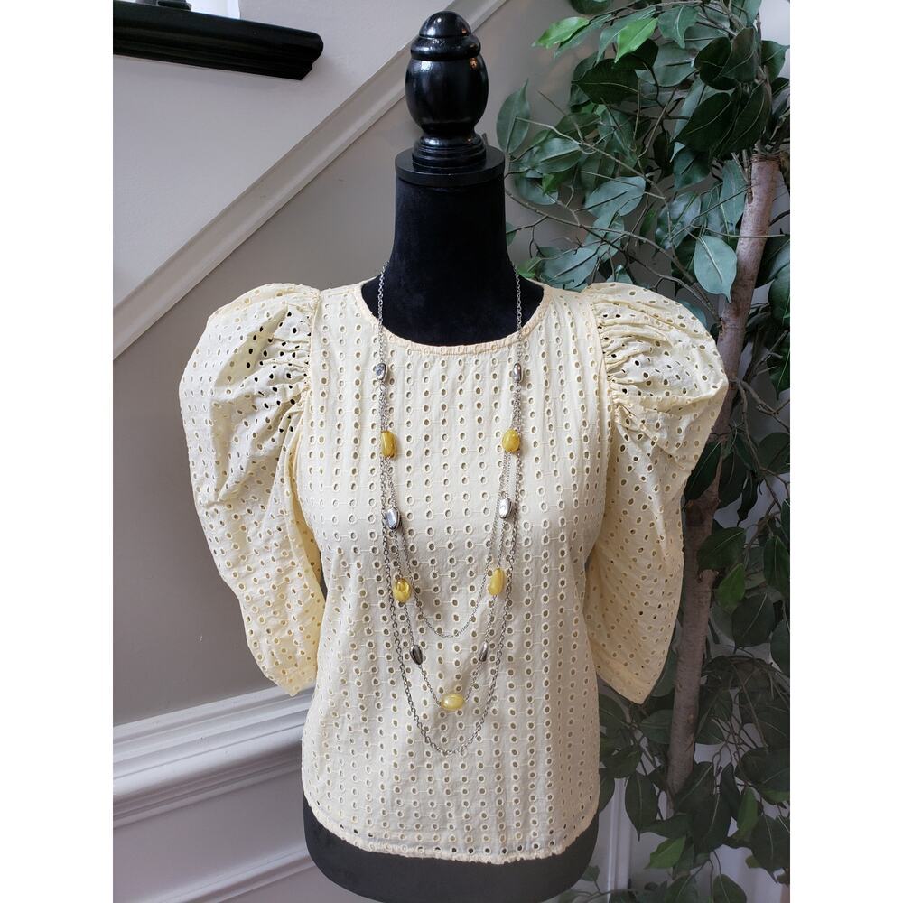 A New Day Blouse Top Women's Size XS Beige Crochet Pleated 3/4 Sleeve Crew Neck